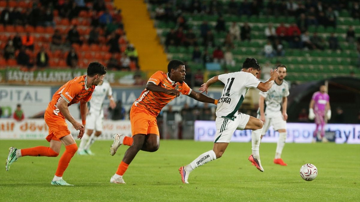 Kocaelispor, Alanyaspor'u deplasmanda 2 golle geçti