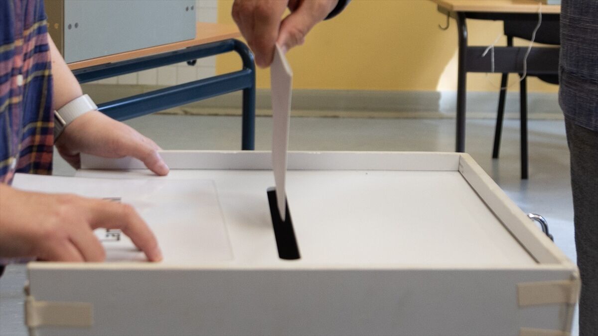 Letonya'da halk genel seçimler için yarın sandık başına gidecek
