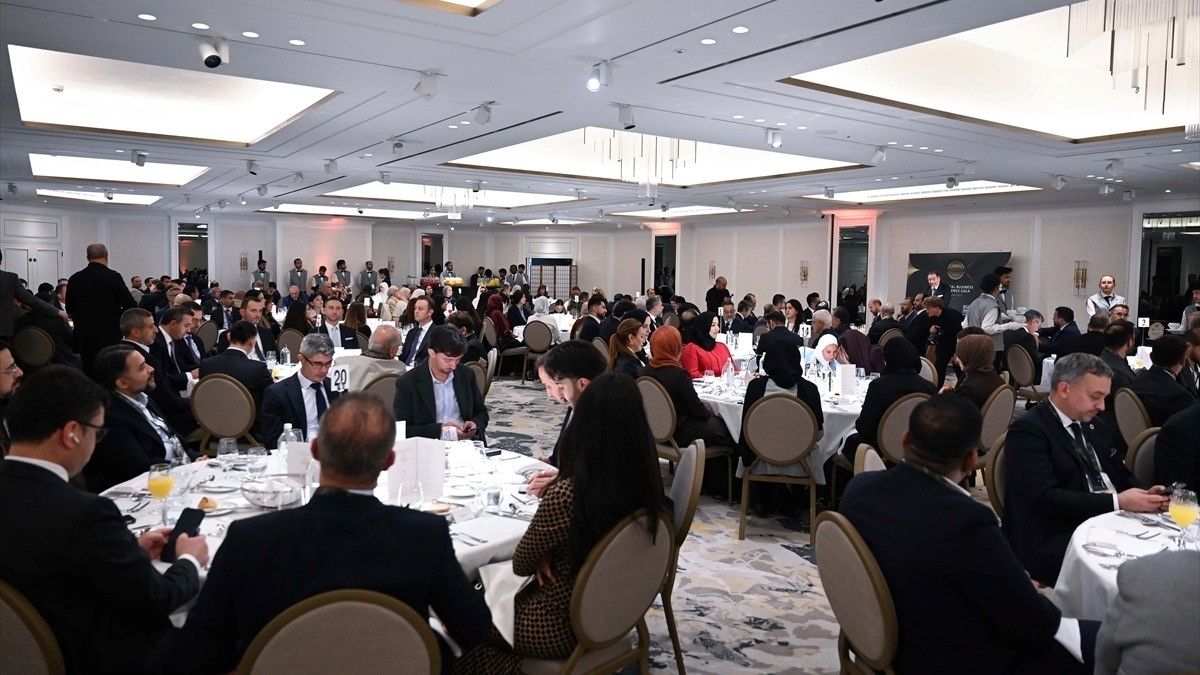 Londra'da düzenlenen '6. Küresel İş Mükemmelliği Galası' dünya iş liderlerini buluşturdu