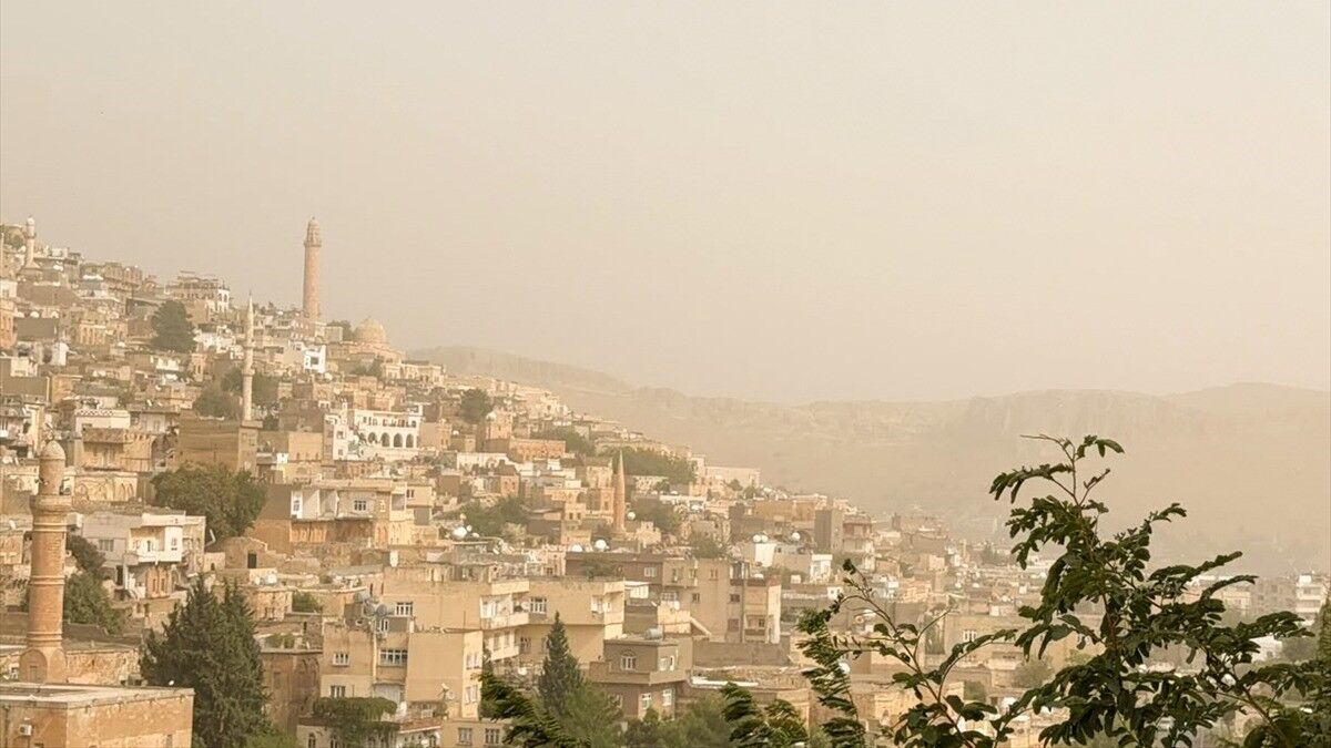 Mardin'de toz taşınımı etkili oldu