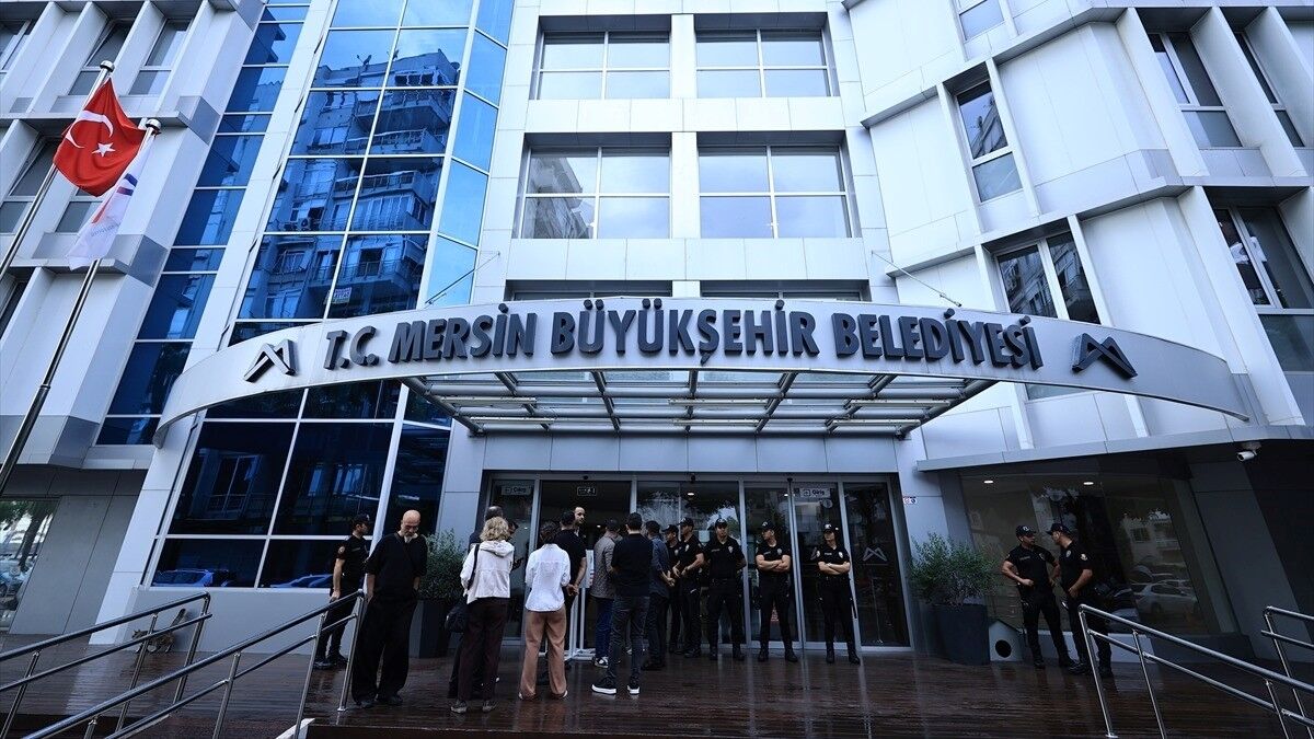 Mersin Büyükşehir Belediye Başkanı Seçer ve 58 kişi yolsuzluk iddiasıyla gözaltında