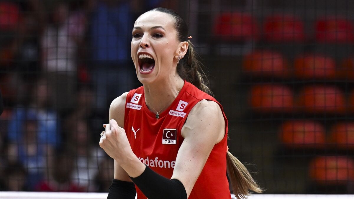 Milli voleybolcu Eda Erdem, kariyerini İletişim Başkanlığının 'Ayın Tarihi' dergisine değerlendirdi
