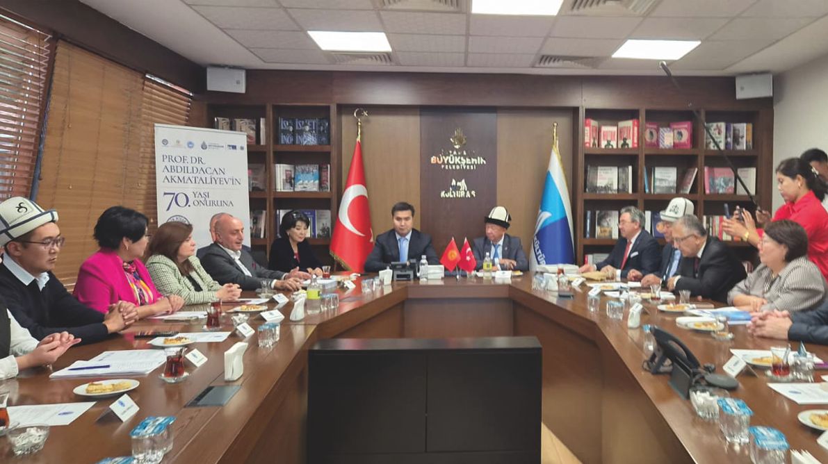 Kırgız Edebiyatının ünlü ismi Prof. Dr. Akmataliyev 70 yaşında