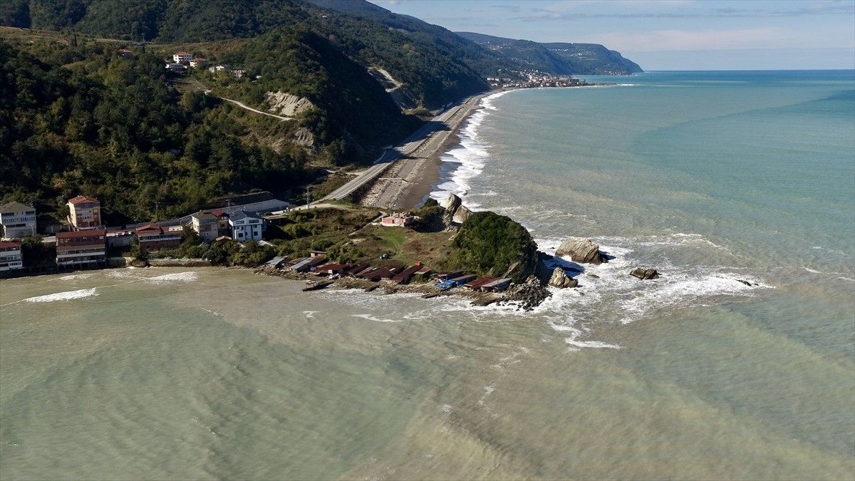 Sağanak sonrası Karadeniz'de renk değişimi yaşandı