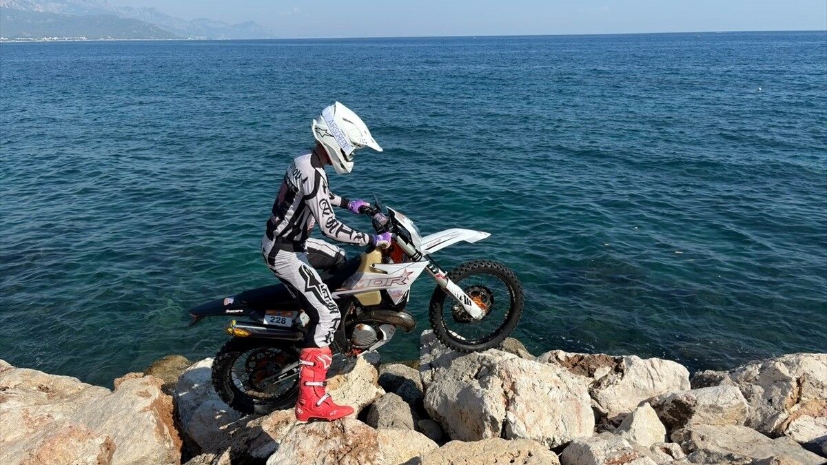 Sea to Sky Enduro Motosiklet Yarışı, özel etapla Kemer'de başladı