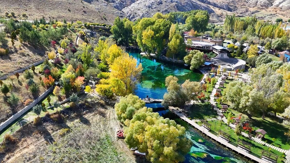 Sivas'ın 'doğal akvaryumu'nda sonbahar renkleri hakim oldu