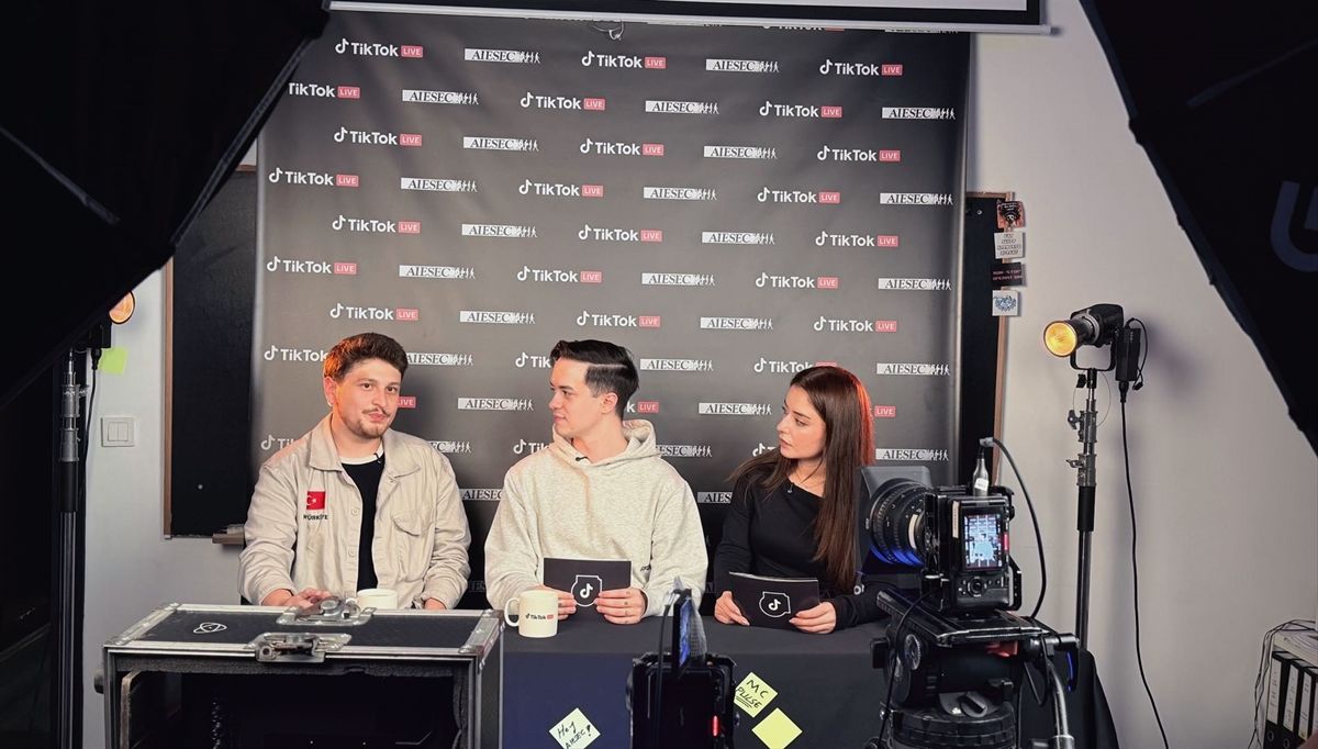 TikTok LIVE ve AIESEC Türkiye'nin 'Uni Talks' yayını yaklaşık 4 milyon görüntülenmeye ulaştı