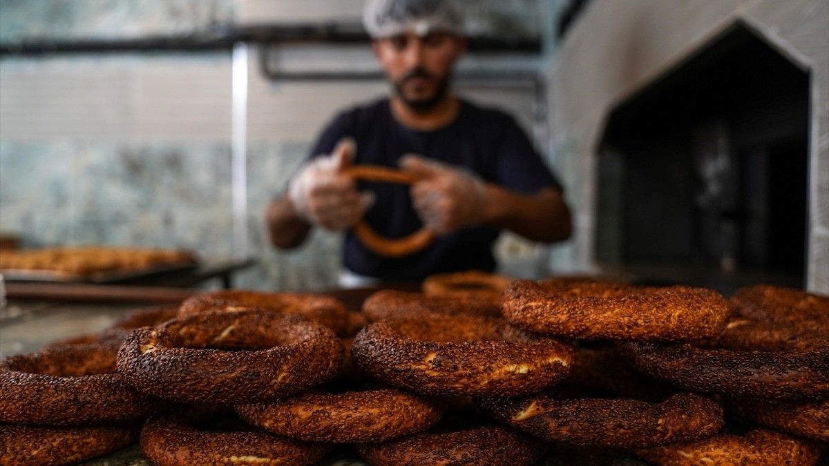 Türkiye'nin sokak lezzeti simit, üniversite öğrencilerinin talebiyle çeşitlendi