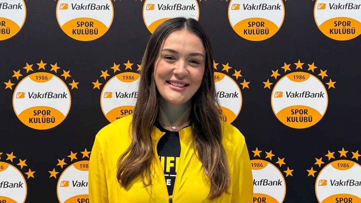 VakıfBank Voleybol Takımı'nın kaptanı Zehra Güneş, yeni sezonda bütün kupalara talip
