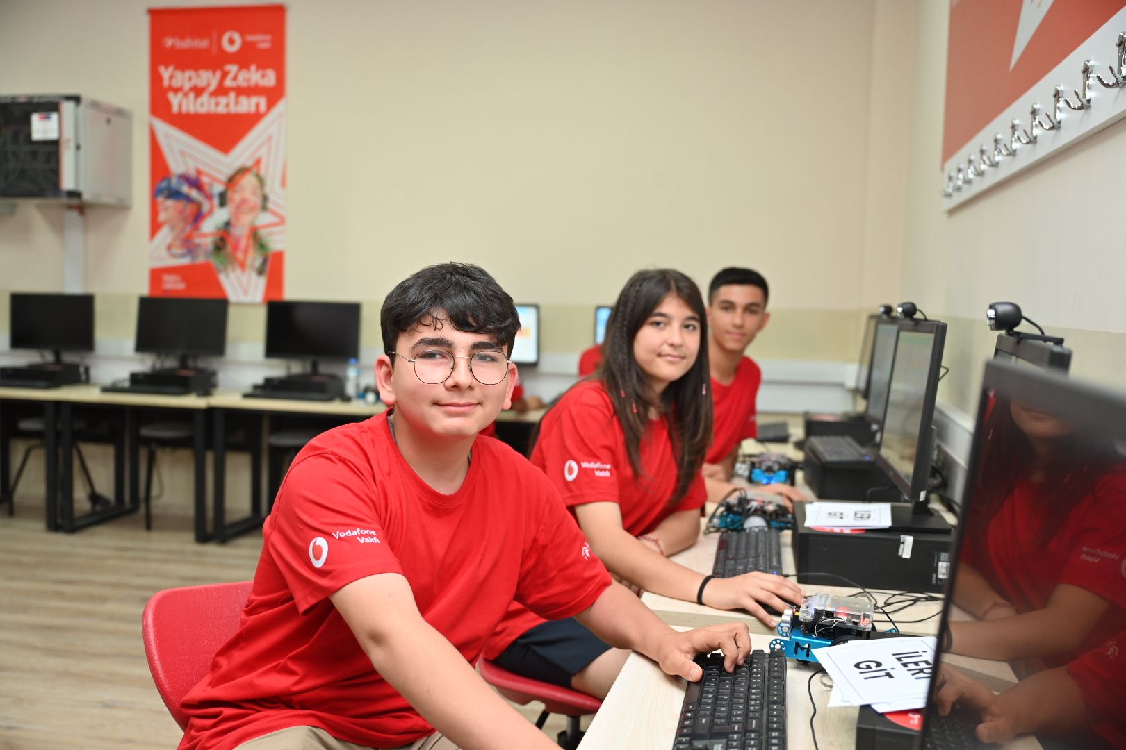 Vodafone Vakfı'nın AI Startup Studio programıyla gençlerin yapay zeka fikirleri projeye dönüşüyor